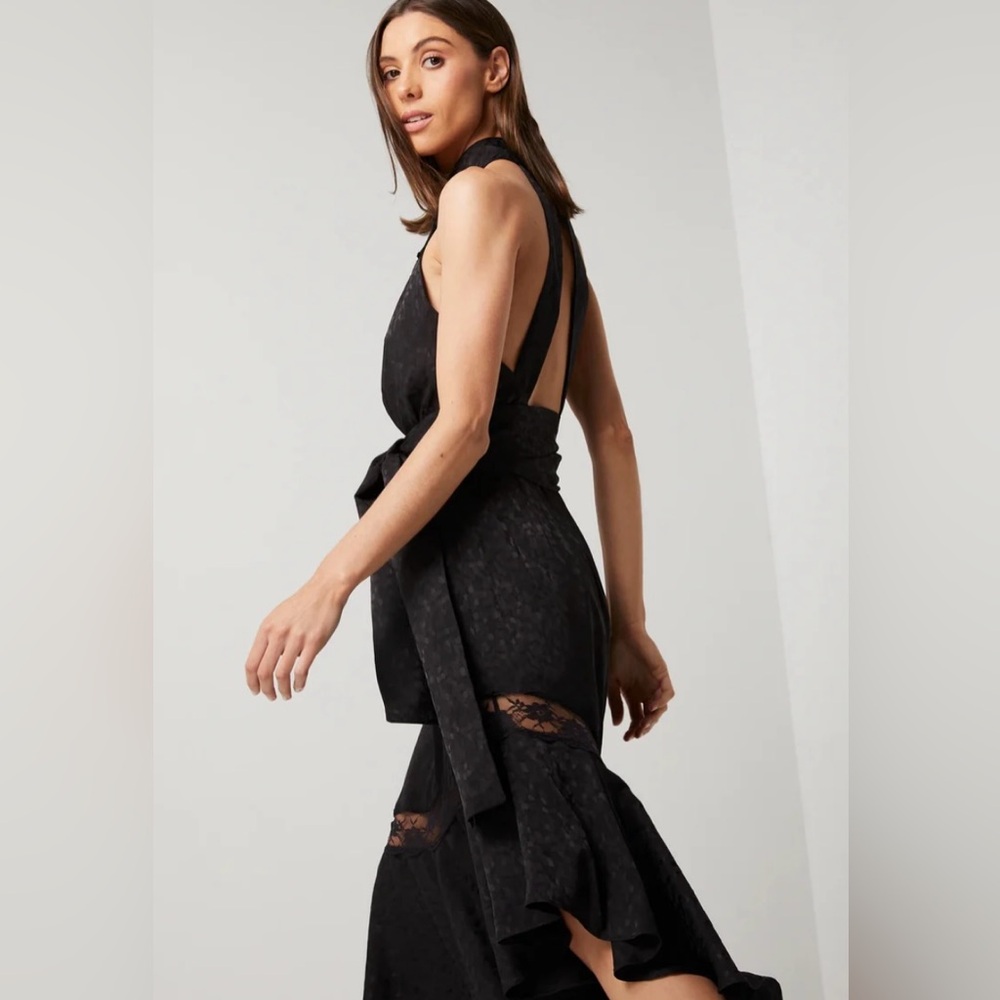 ELLIATT Elegant Black Lace Halter Dress. WORN ONCE. SIZE XS.